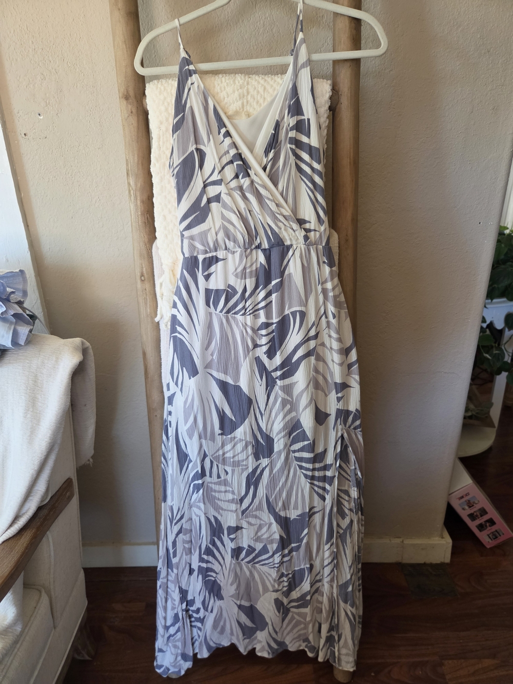 Sleeveless V-Neck Maxi Dress in White and Light Blue